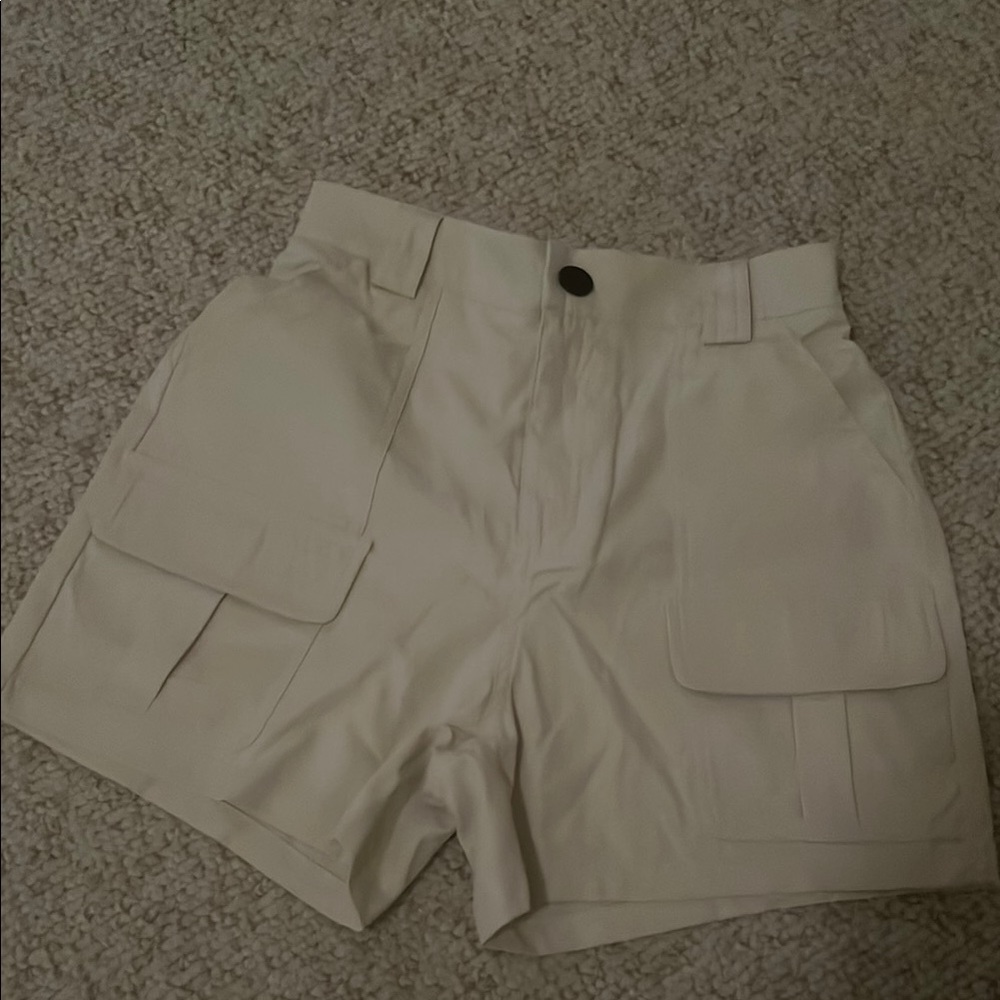 NWOT Women's Cream Shorts S